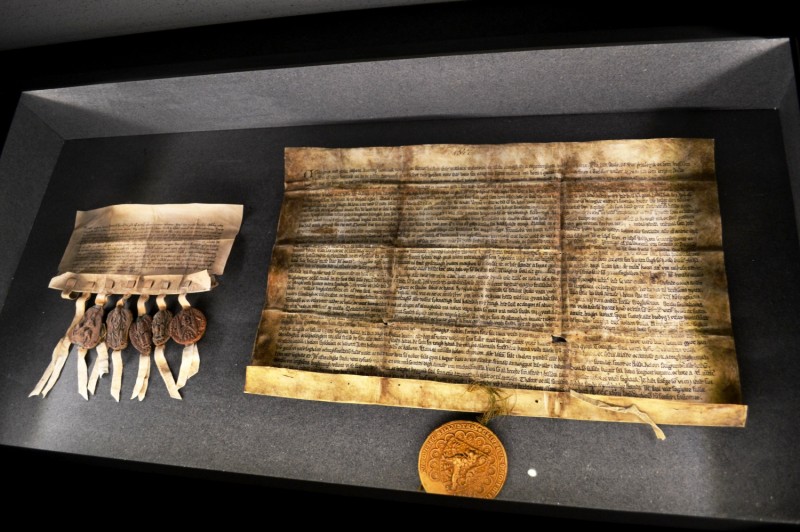 Középkori dokumentumok, melyeket ma is a múzeumban őriznek.